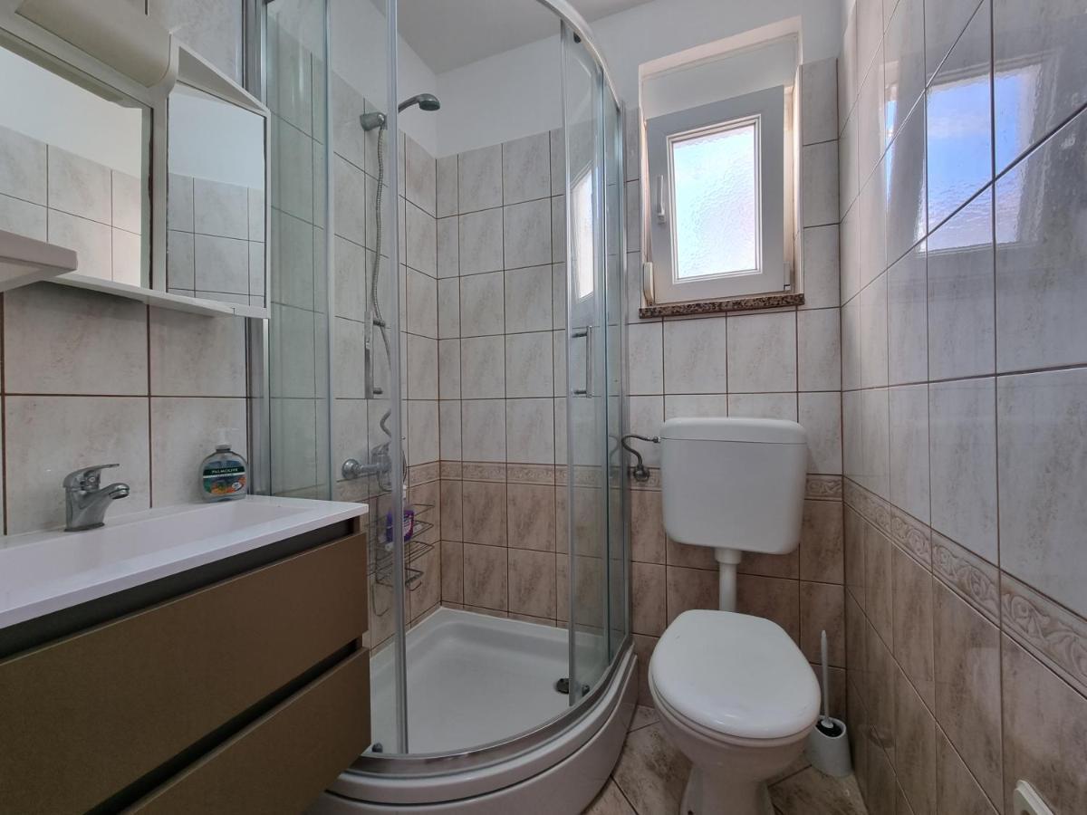 Apartment Aqua Near The City Beach ノヴァリャ エクステリア 写真
